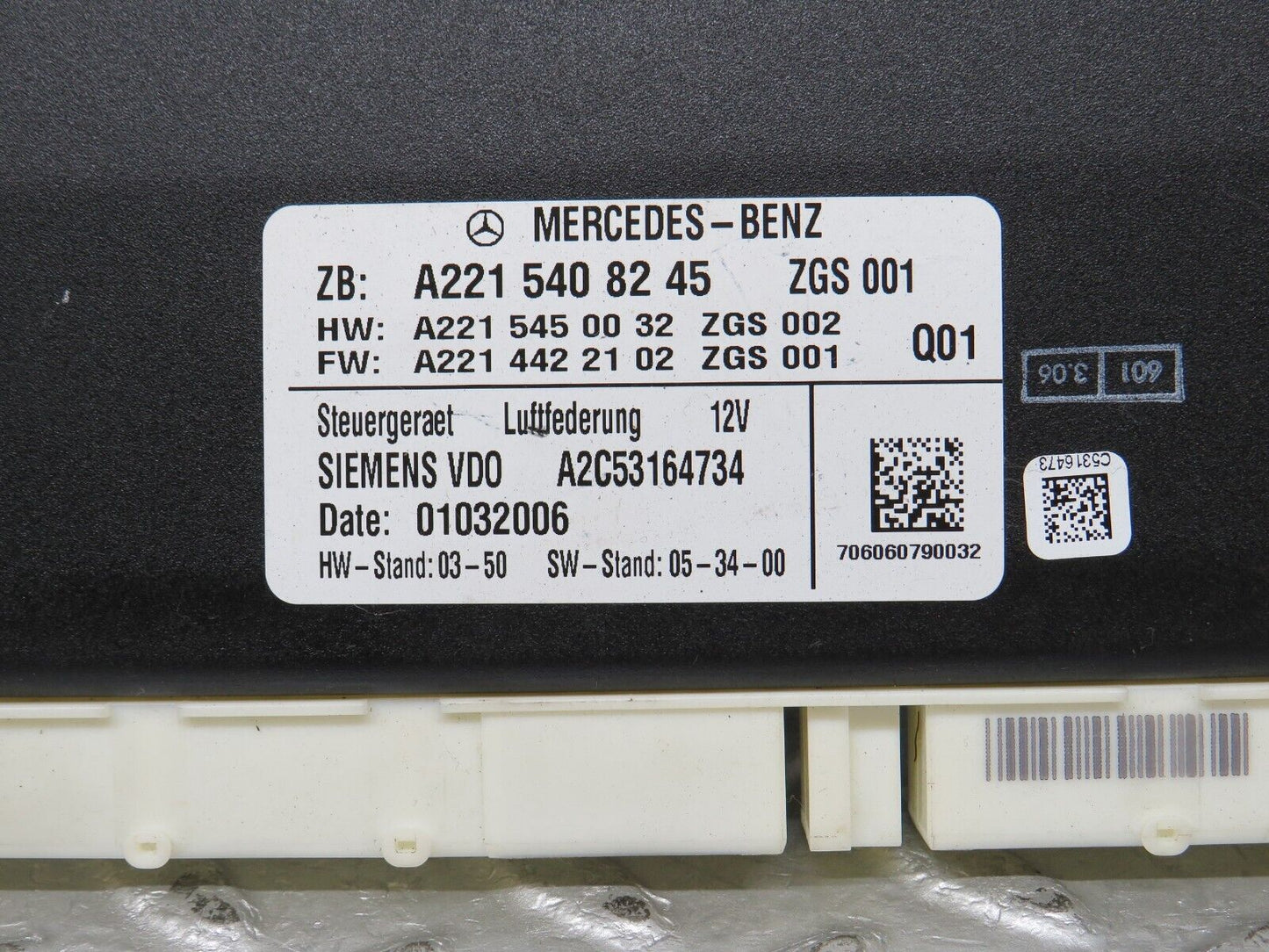 35148 Mercedes-Benz W221 Air Suspension Control Unit 2215408245