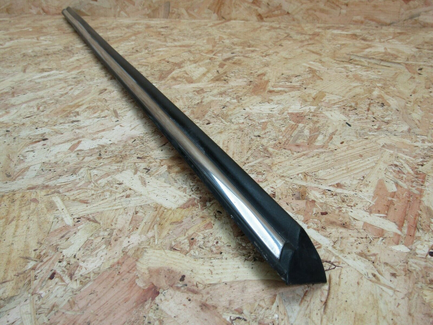 2148 Mercedes-Benz W116 350SE Front Left Door Chrome Trim