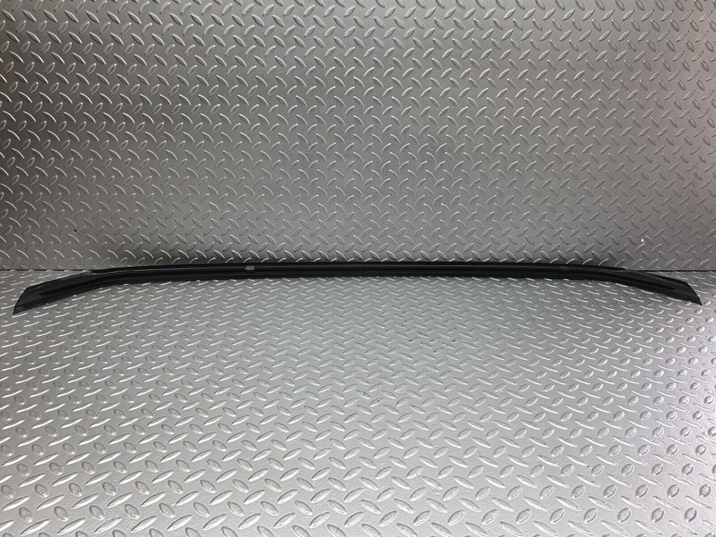 41714 Mercedes-Benz W124 200E Rear Windscreen Lower Rubber Seal