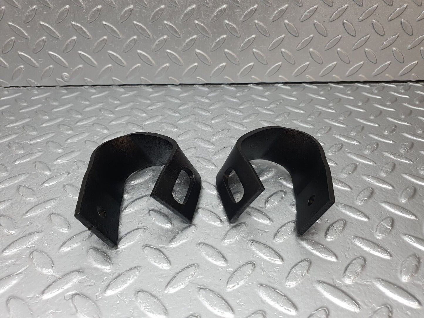 40837 Mercedes-Benz W123 300D Front Bumper Bracket
