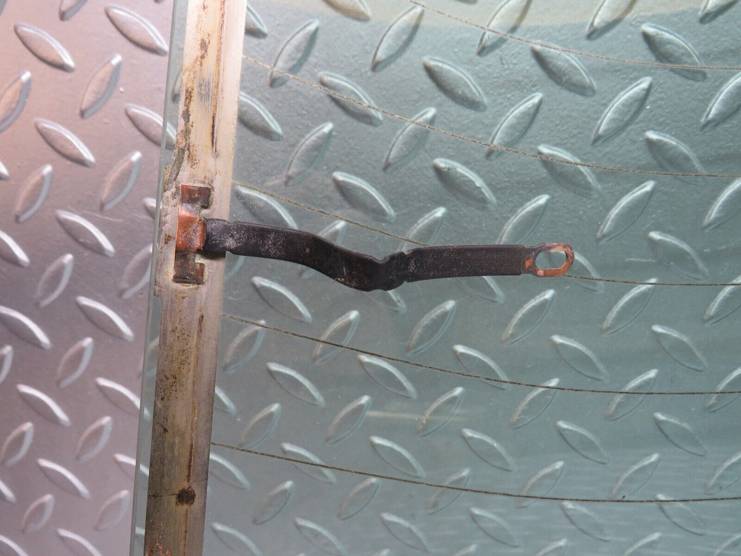 39073 Mercedes-Benz W201 190E 2.6L Rear Heated Windscreen Glass