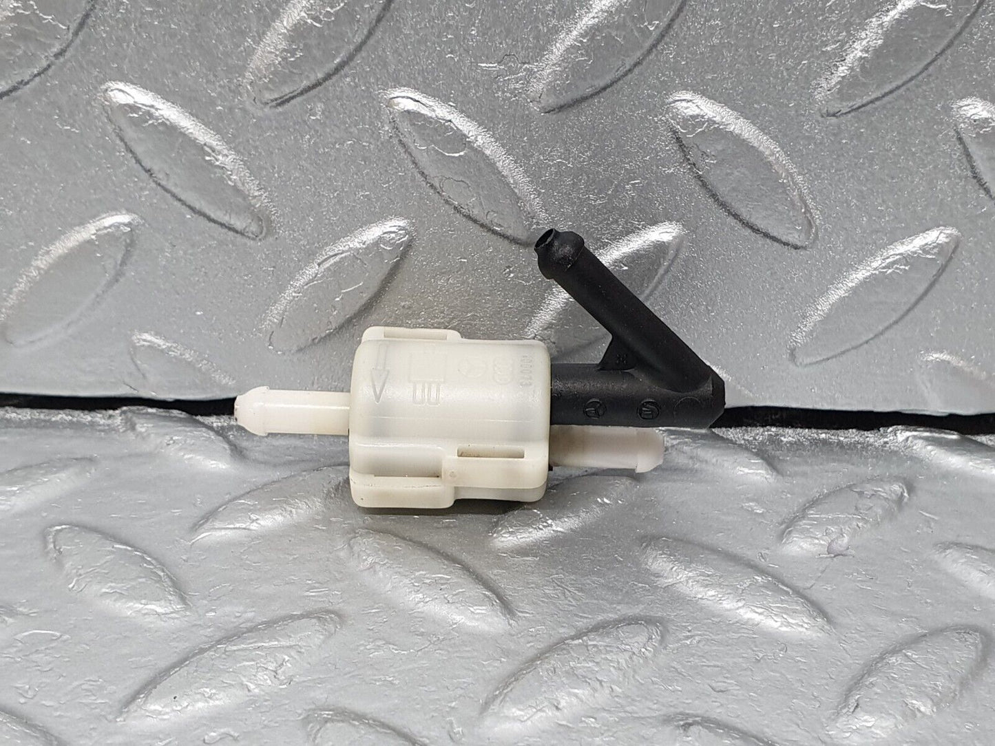 41653 Mercedes-Benz W124 200E Windscreen Washer Fluid Distributor