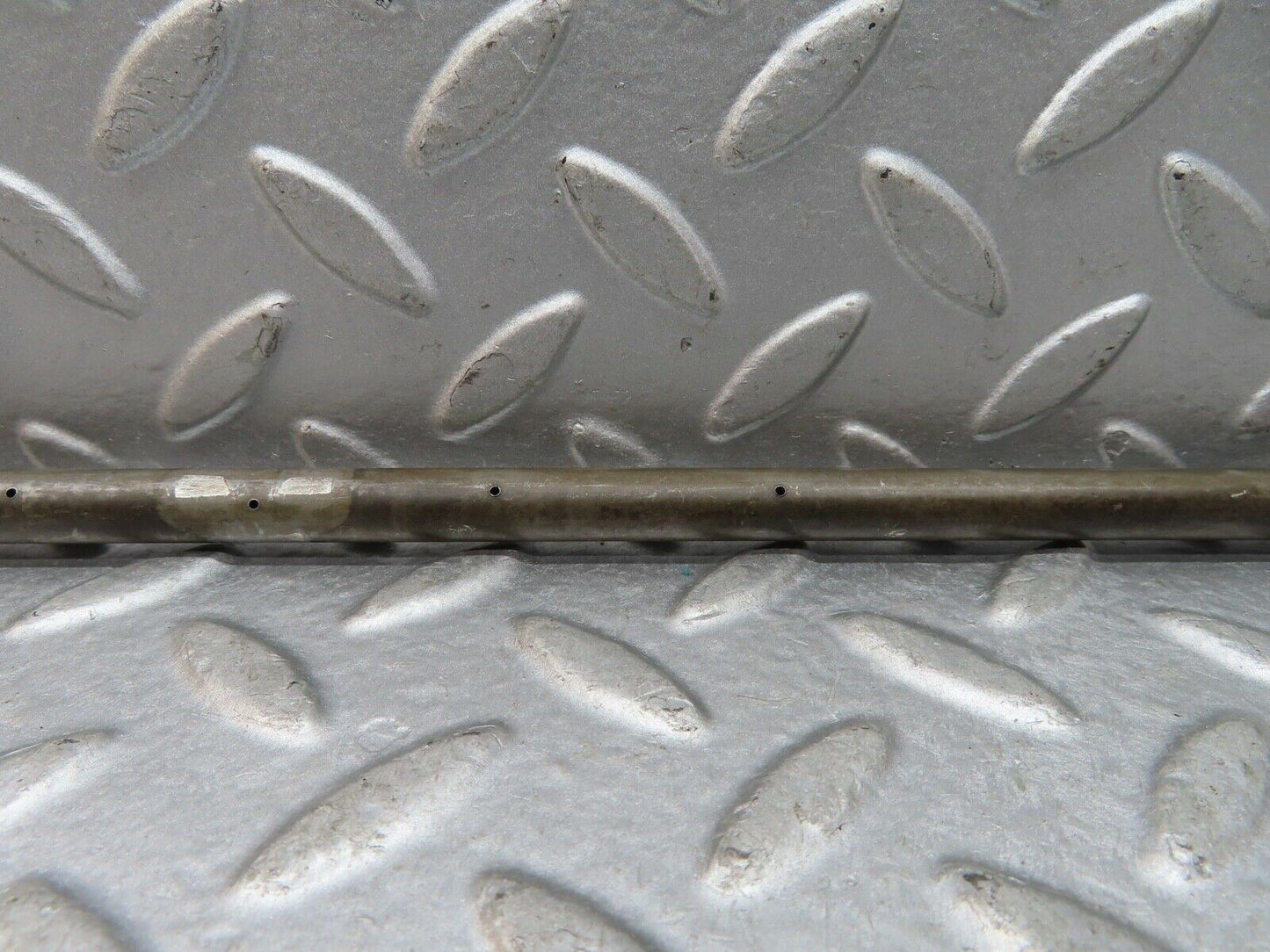 19248 Mercedes-Benz W123 300D Camshaft Oil Tube