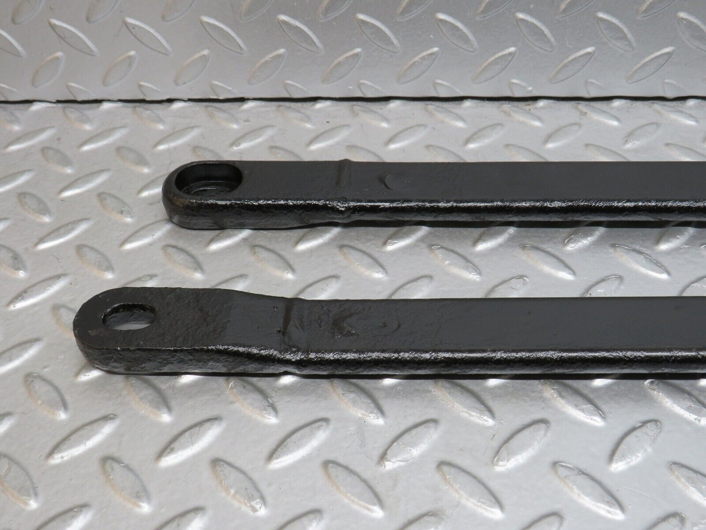 38191 Mercedes-Benz A124 320E Cabriolet Rear Suspension Anti Roll Bar Axle Support 2x
