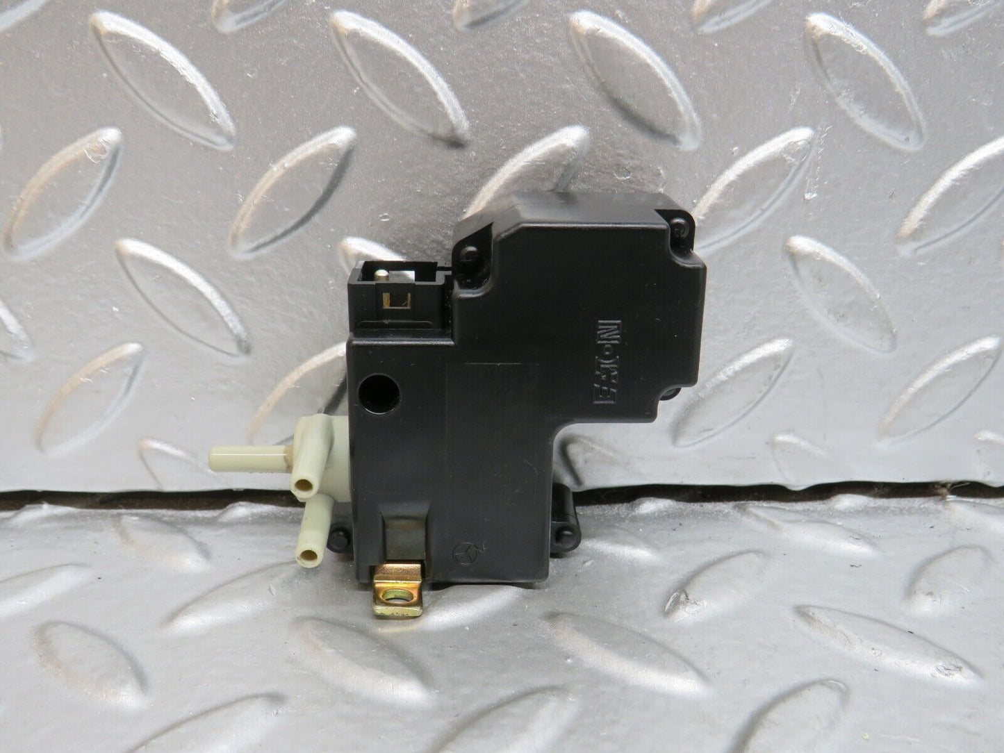 29569 Mercedes-Benz W124 230E Vacuum Valve