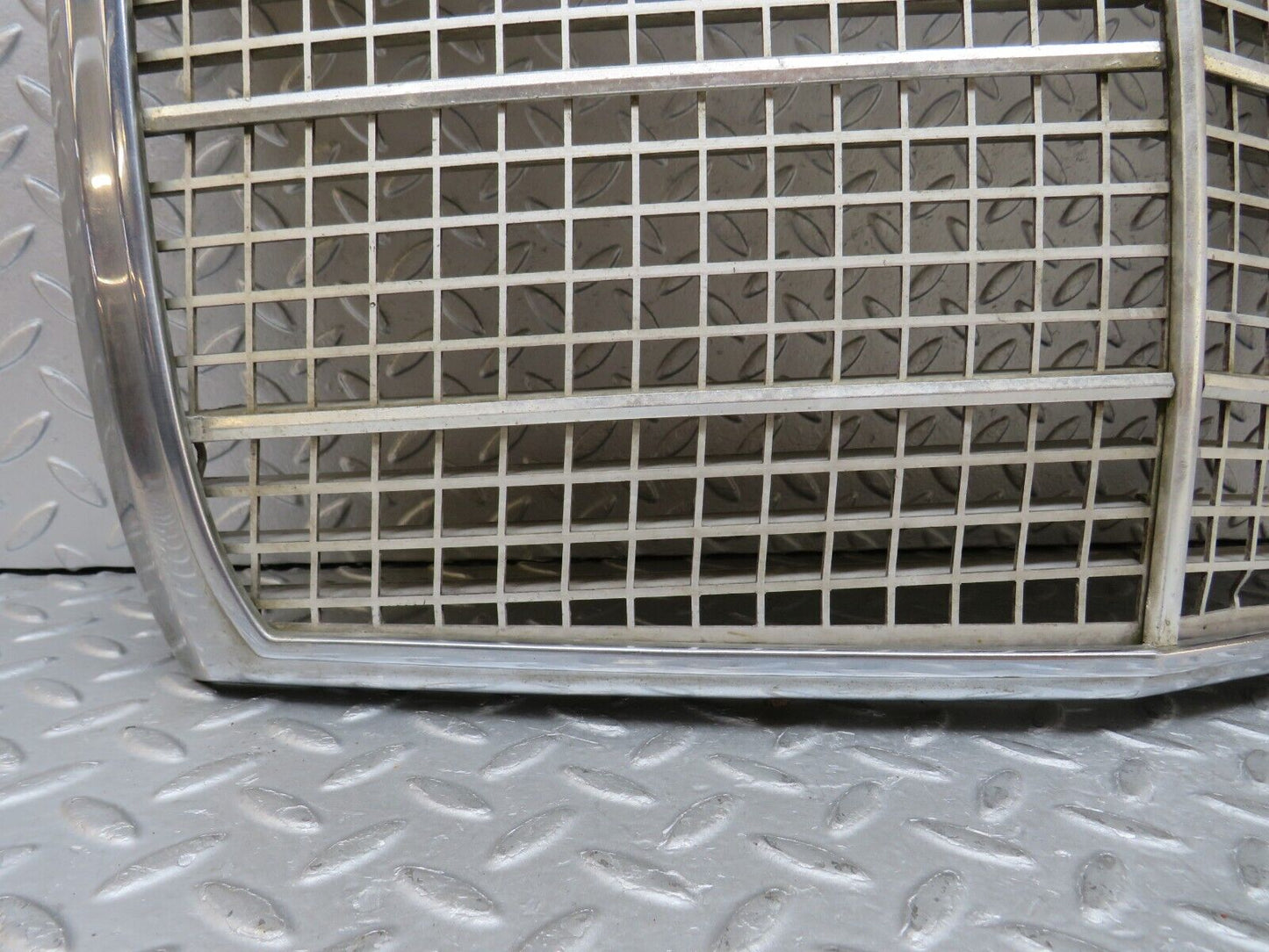 35837 Mercedes-Benz W108 Bonnet Grill Chrome