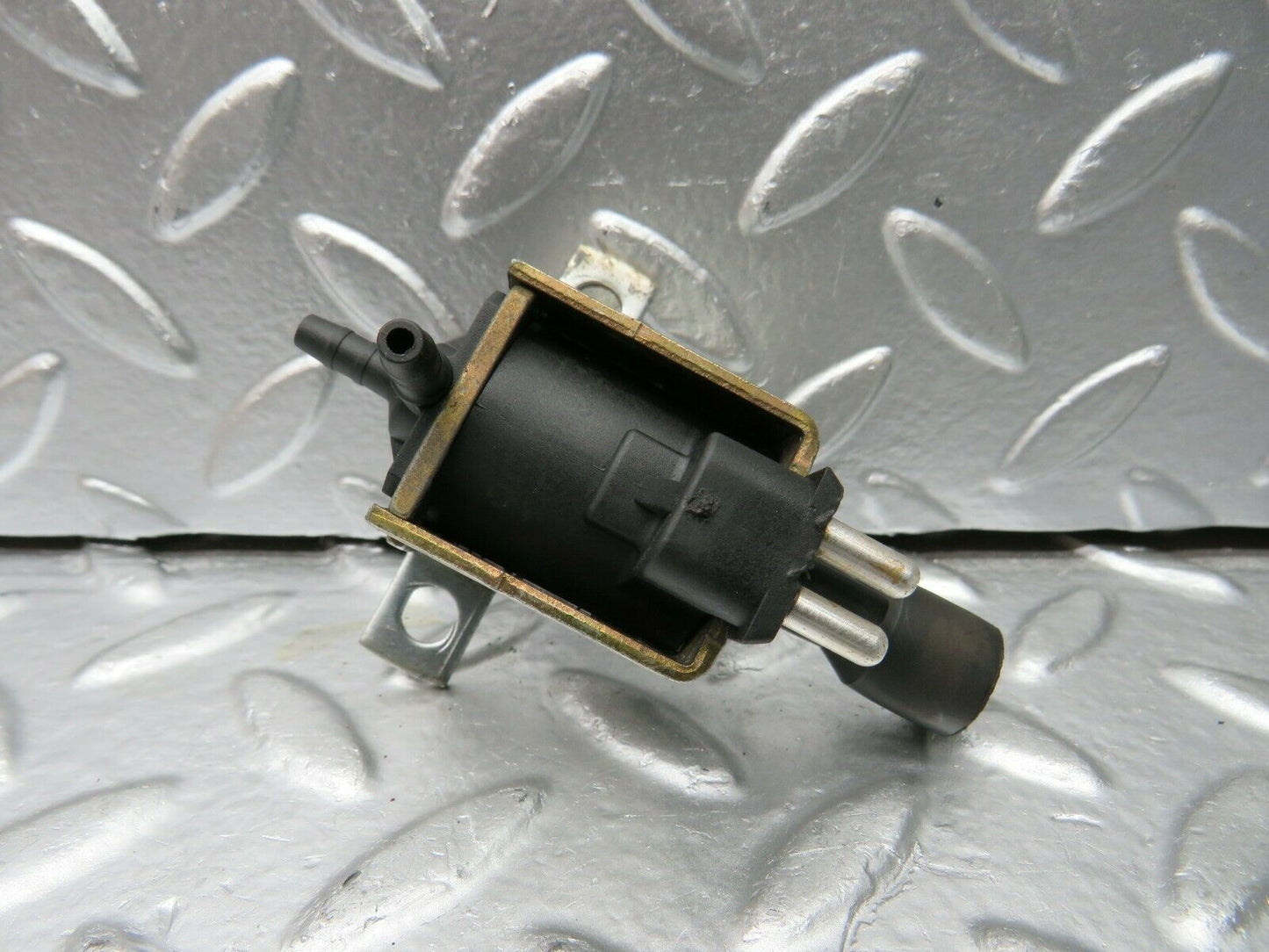 22579 Mercedes-Benz C124 E220 Coupe Vacuum Solenoid Binder 0015408697