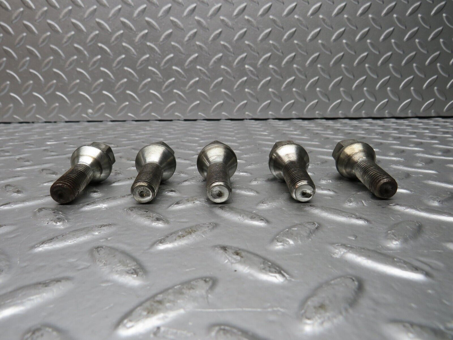 31863 Mercedes-Benz 5x Alloy Wheel Lug Bolt M12x1.5