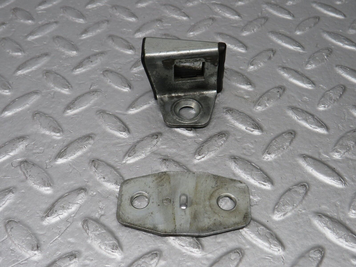 36611 Mercedes-Benz W201 190E 2.0L Door Lock Latch