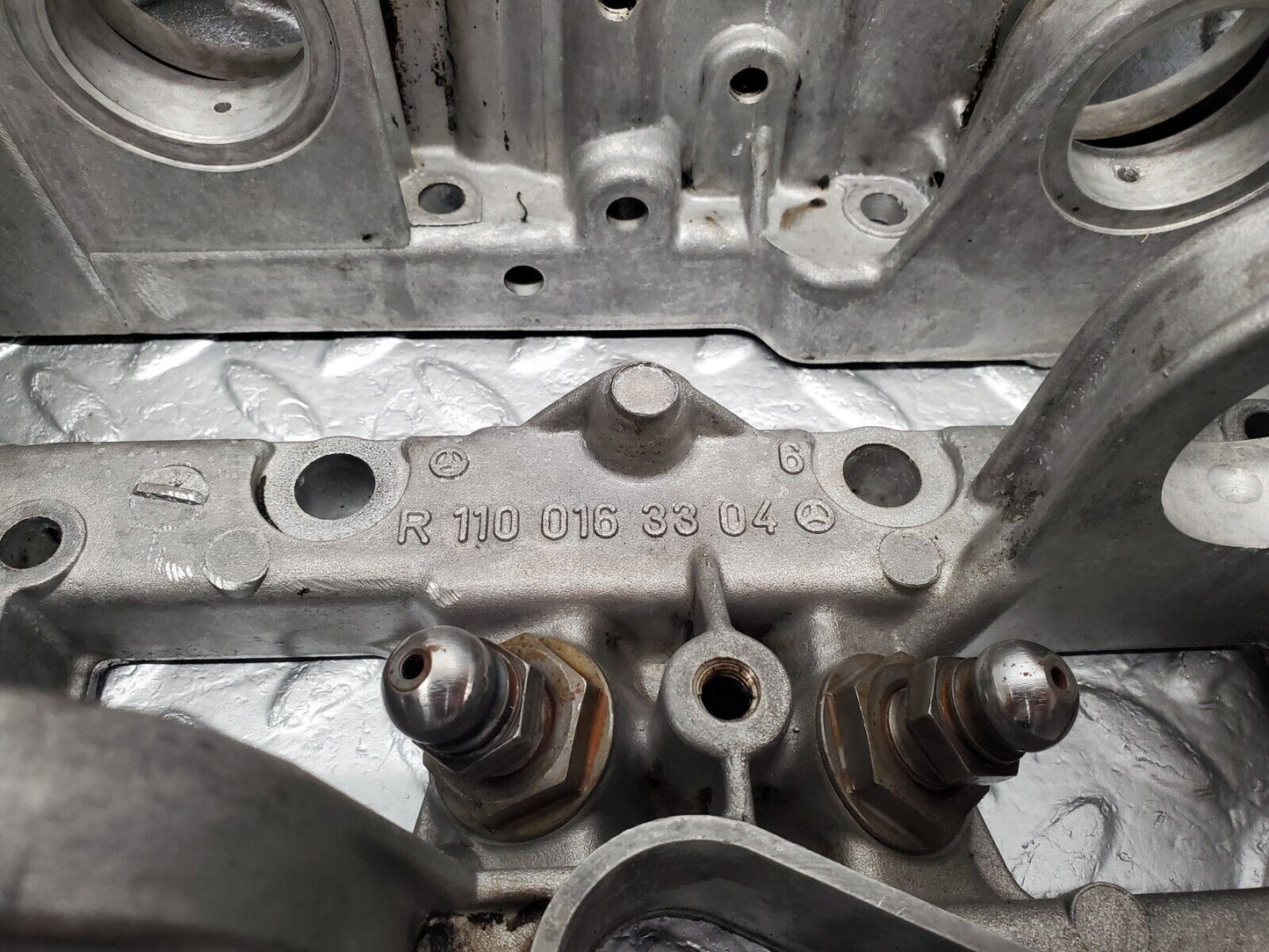46709 Mercedes-Benz C123 280CE Coupe Camshaft Bearing Casing 1100163304
