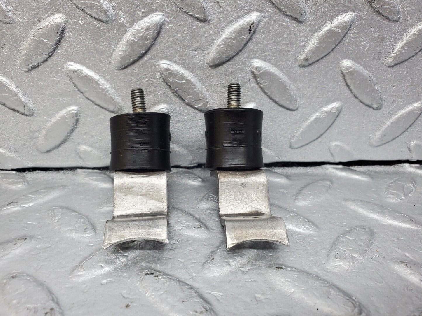 45980 Mercedes-Benz W126 420SE Air Filter Box Housing Holder 2X