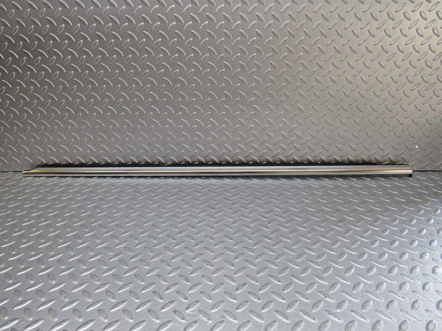 35261 Mercedes-Benz W221 Rear Right Door Window Chrome Trim