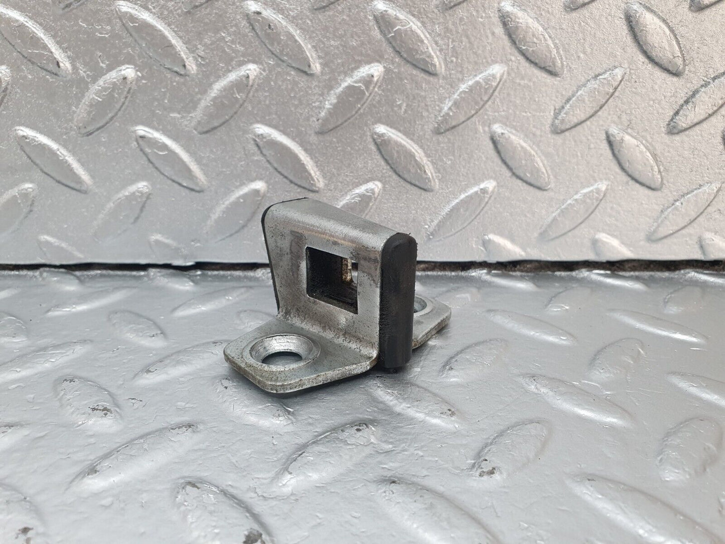 42889 Mercedes-Benz W201 190 2.0L Door Lock Latch