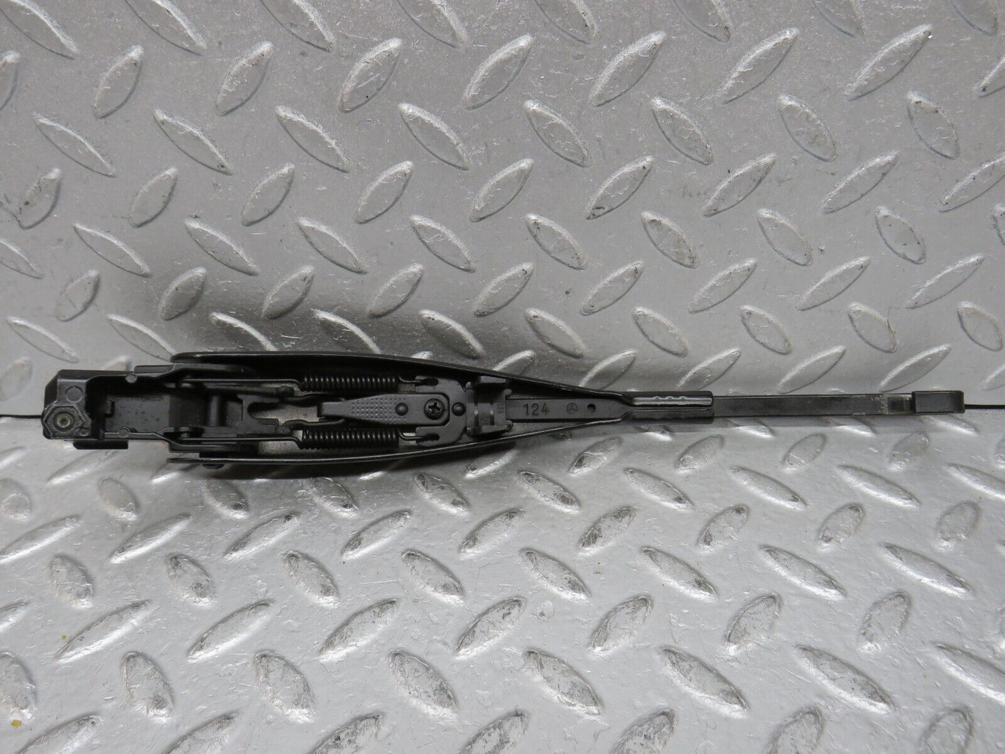 37866 Mercedes-Benz A124 320E Cabriolet Wiper Arm Bosch