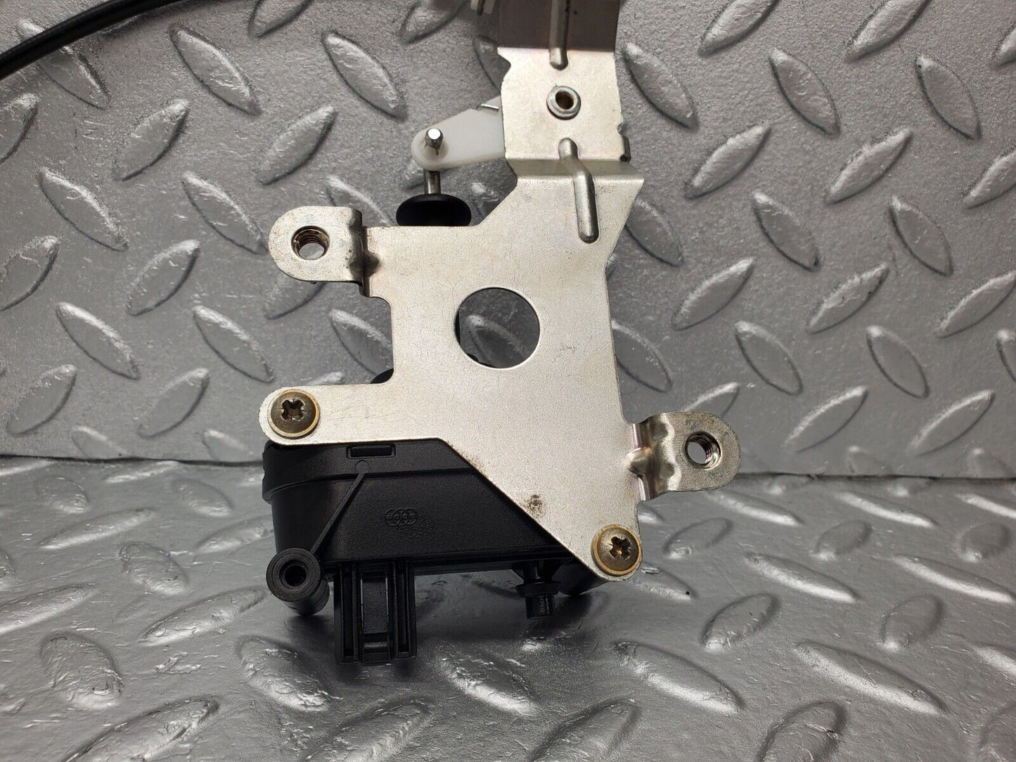 46949 Mercedes-Benz R129 320SL Coupe Trunk Lock Vacuum Actuator