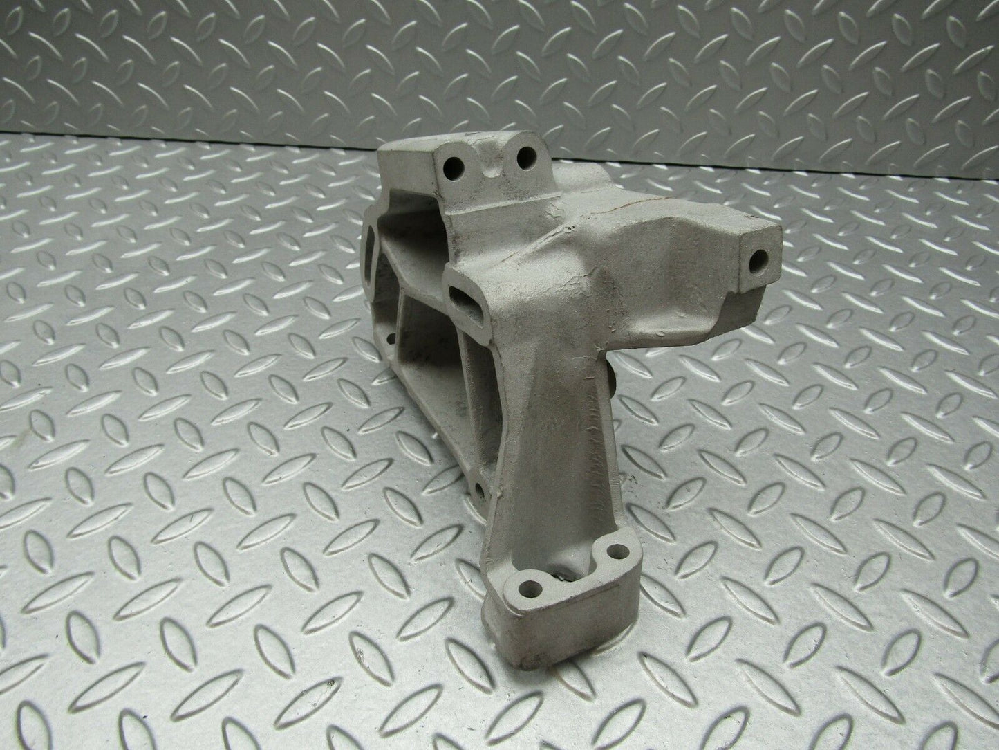 3347 Mercedes-Benz V123 240D LWB Power Steering Pump Bracket 6172360030