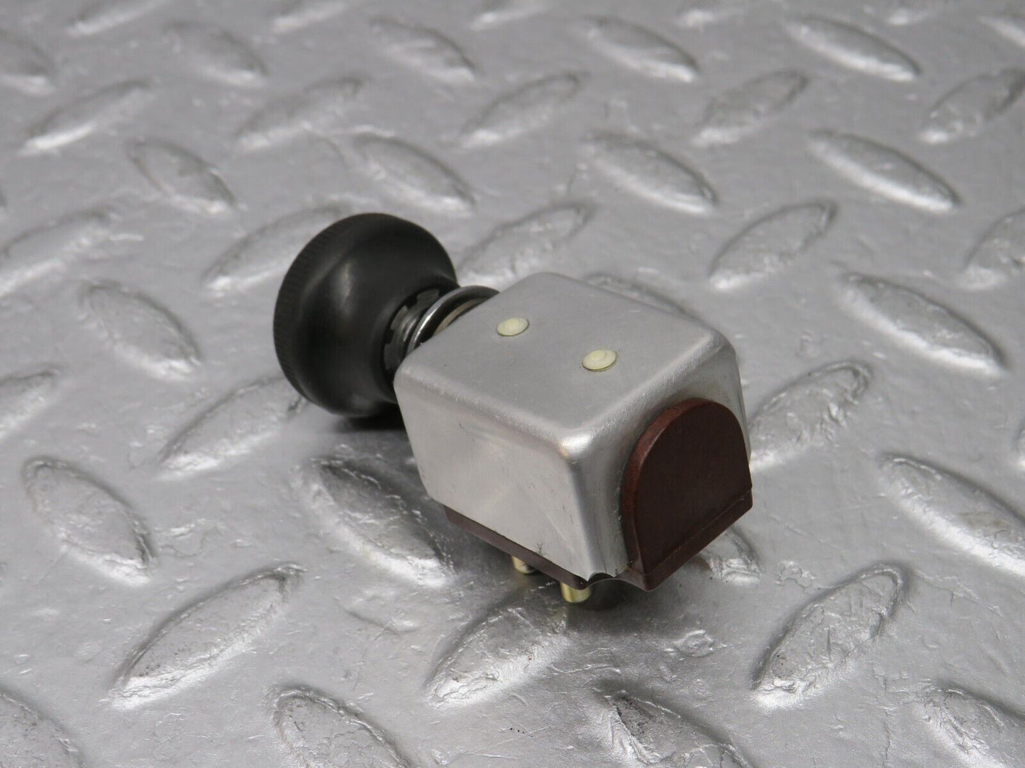 37530 Mercedes-Benz W109 300SEL 3 Pin Pull Switch 31263001