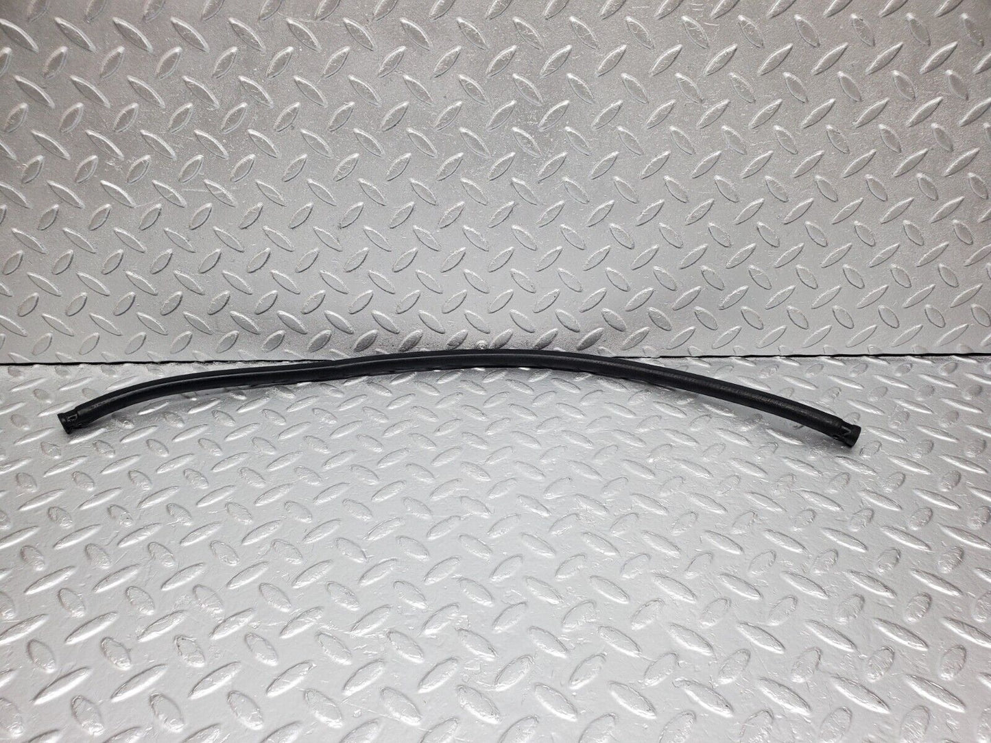 45849 Mercedes-Benz W126 420SE Coolant Expansion Tank Hose Pipe