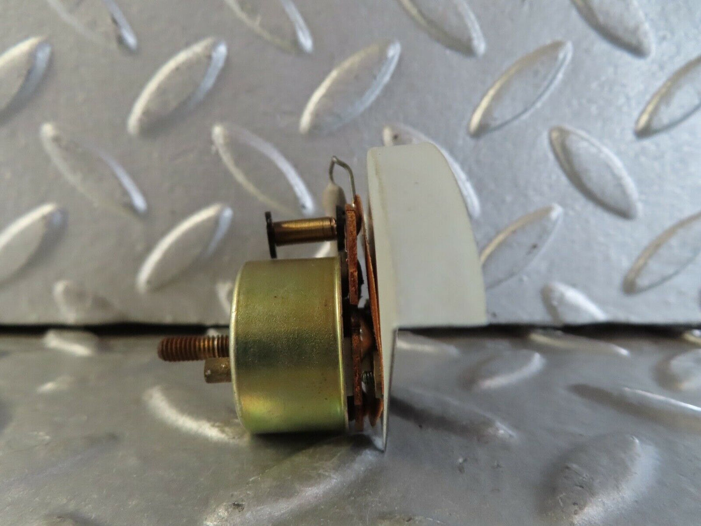 10642 Mercedes-Benz W115 Fuel Gauge