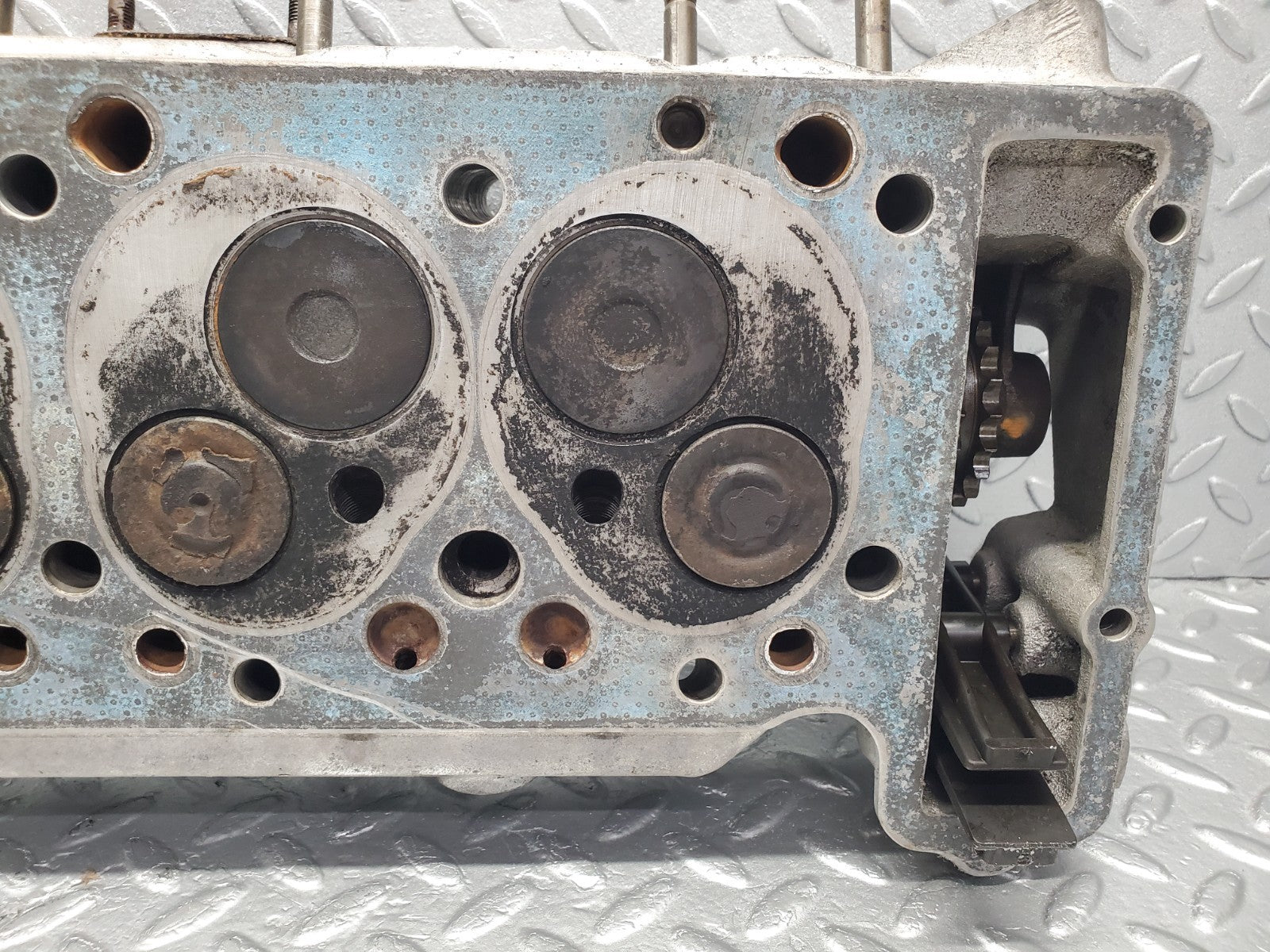 W112 cylinder head used OEM