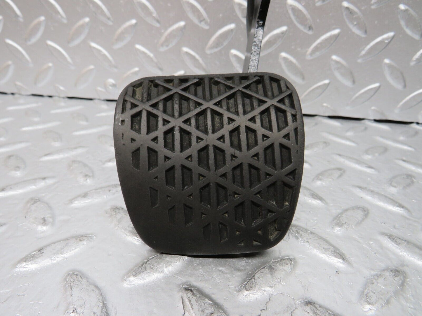 26835 Mercedes-Benz W123 240D Brake Pedal With Rubber 1102910182
