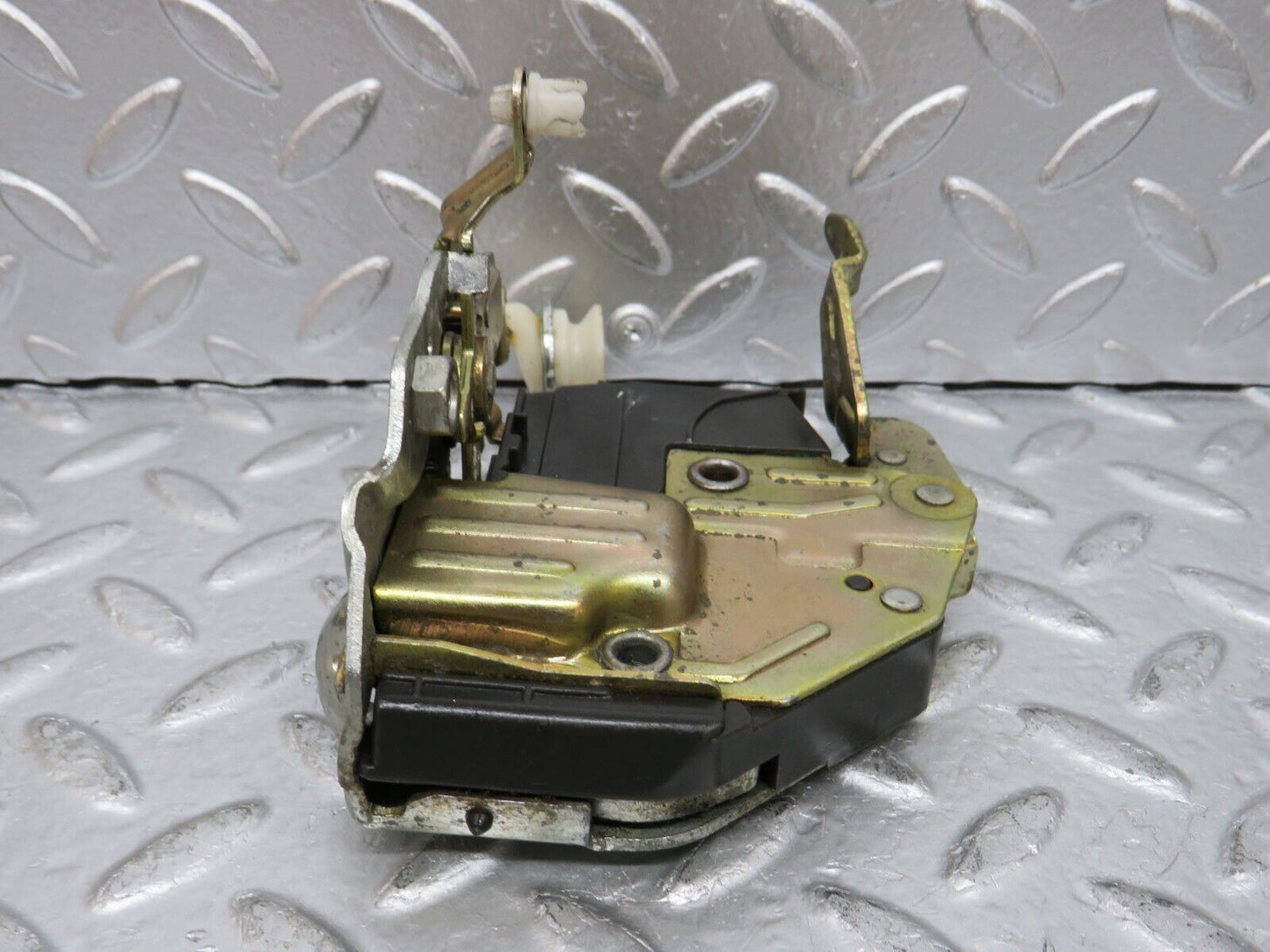 29345 Mercedes-Benz W124 230E Front Left Door Lock Mechanism