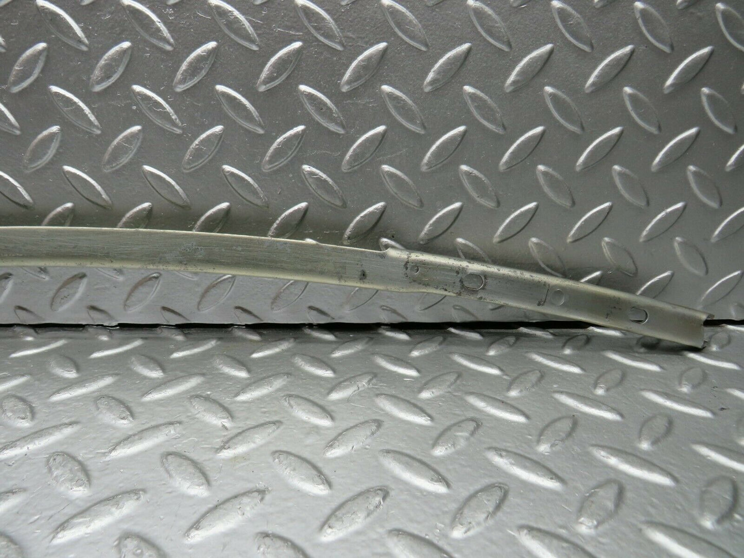 22530 Mercedes-Benz C124 E220 Coupe Right Door Window Channel