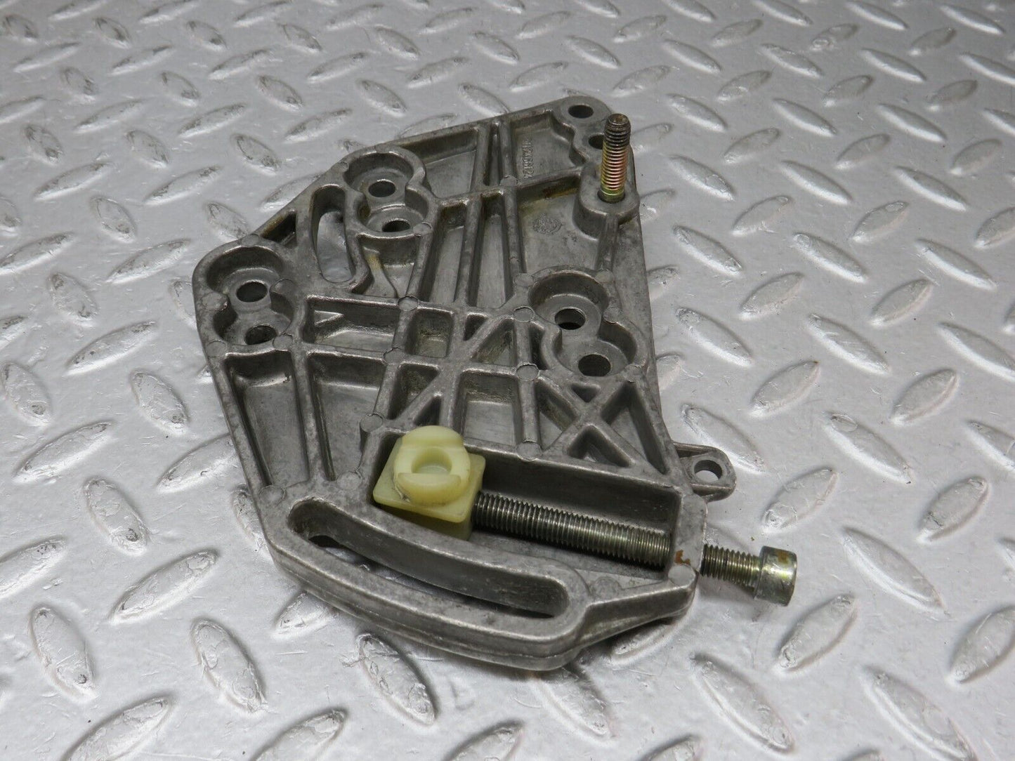 36259 Mercedes-Benz W126 420SE Power Steering Pump Tensioner Bracket 1174661241