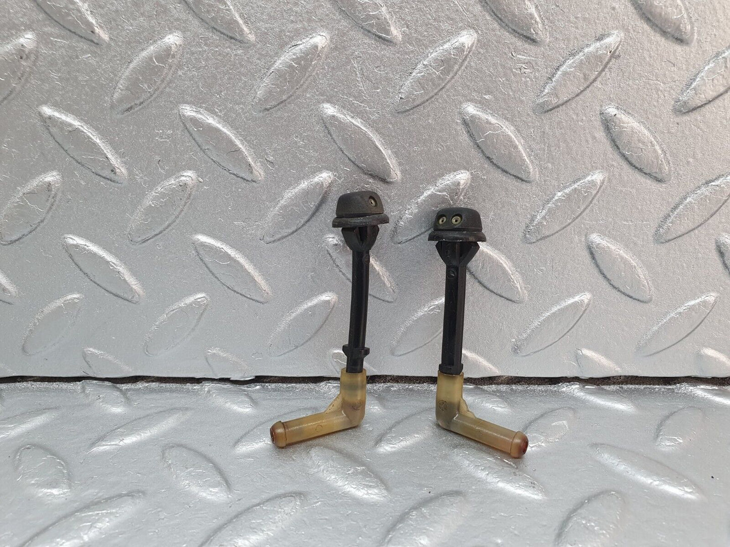 40797 Mercedes-Benz W123 300D Windscreen Washer Nozzle