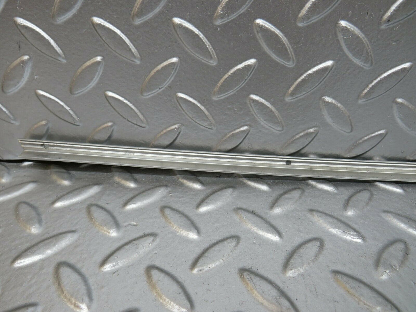 24417 Mercedes-Benz S124 220TE Wagon Sunroof Chrome Trim