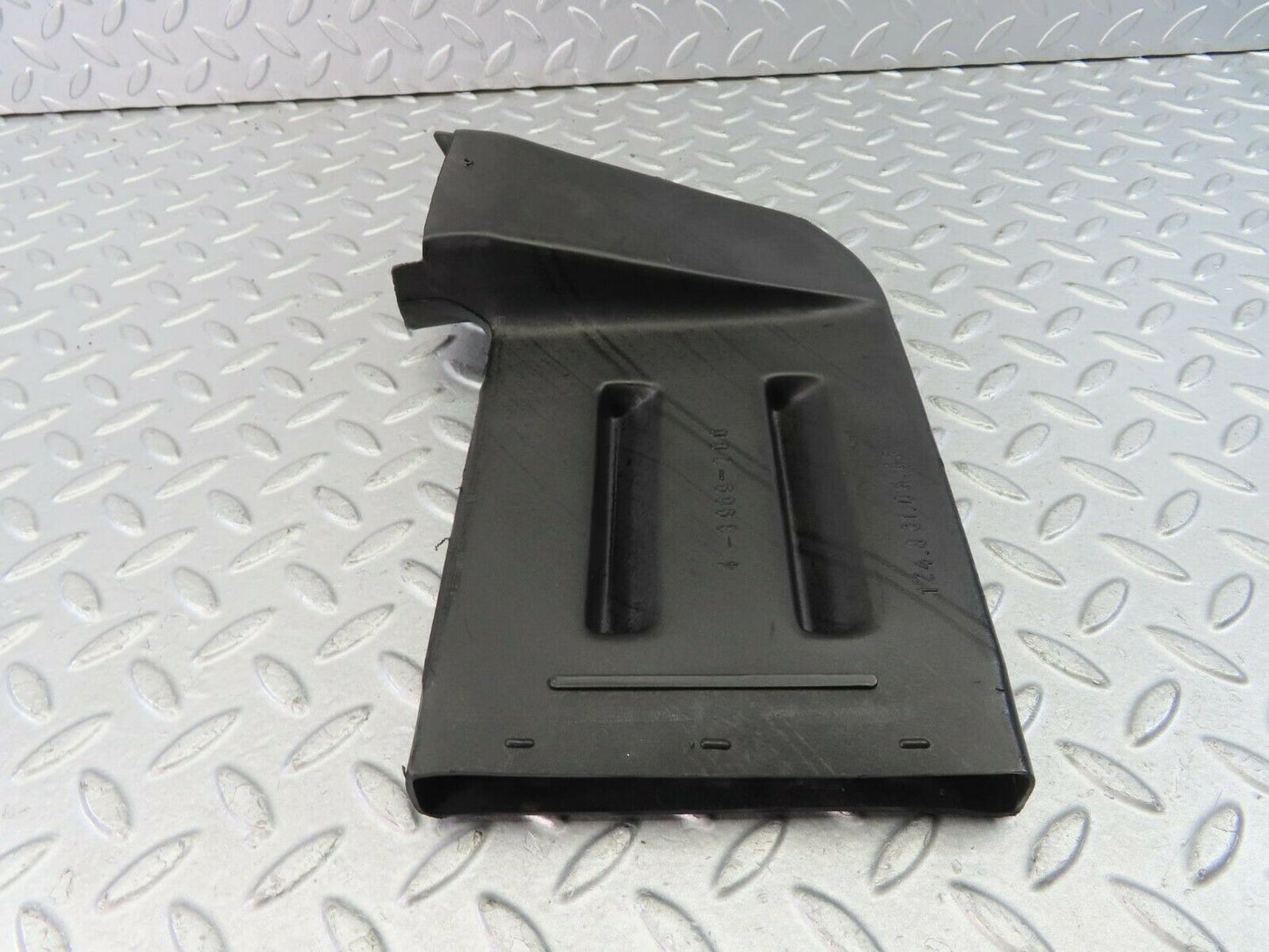 9316 Mercedes-Benz C124 300CE Coupe Ventilation Air Duct Right 1248310446