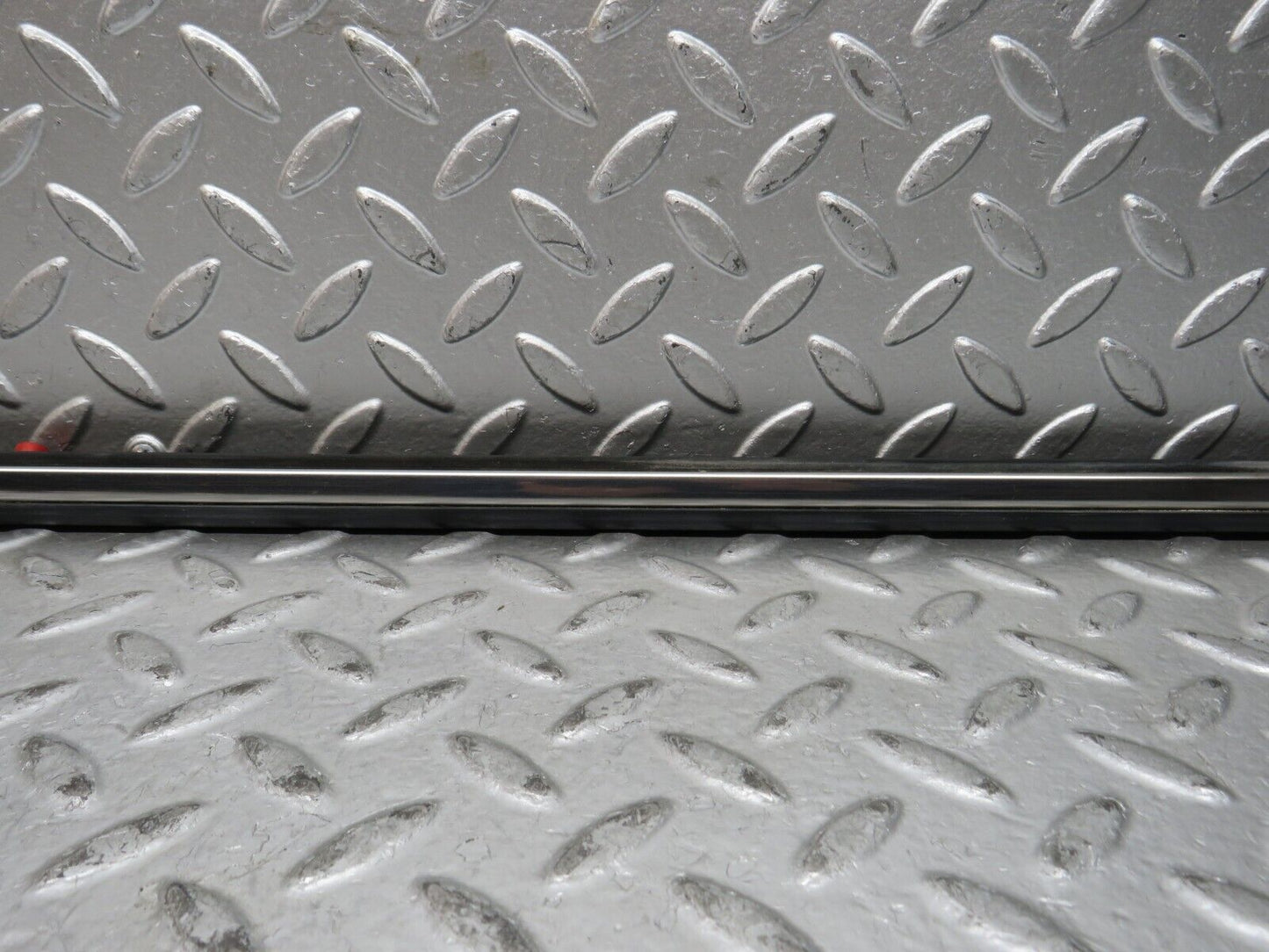 28622 Mercedes-Benz W123 280E Rear Right Door Centre Moulding Trim