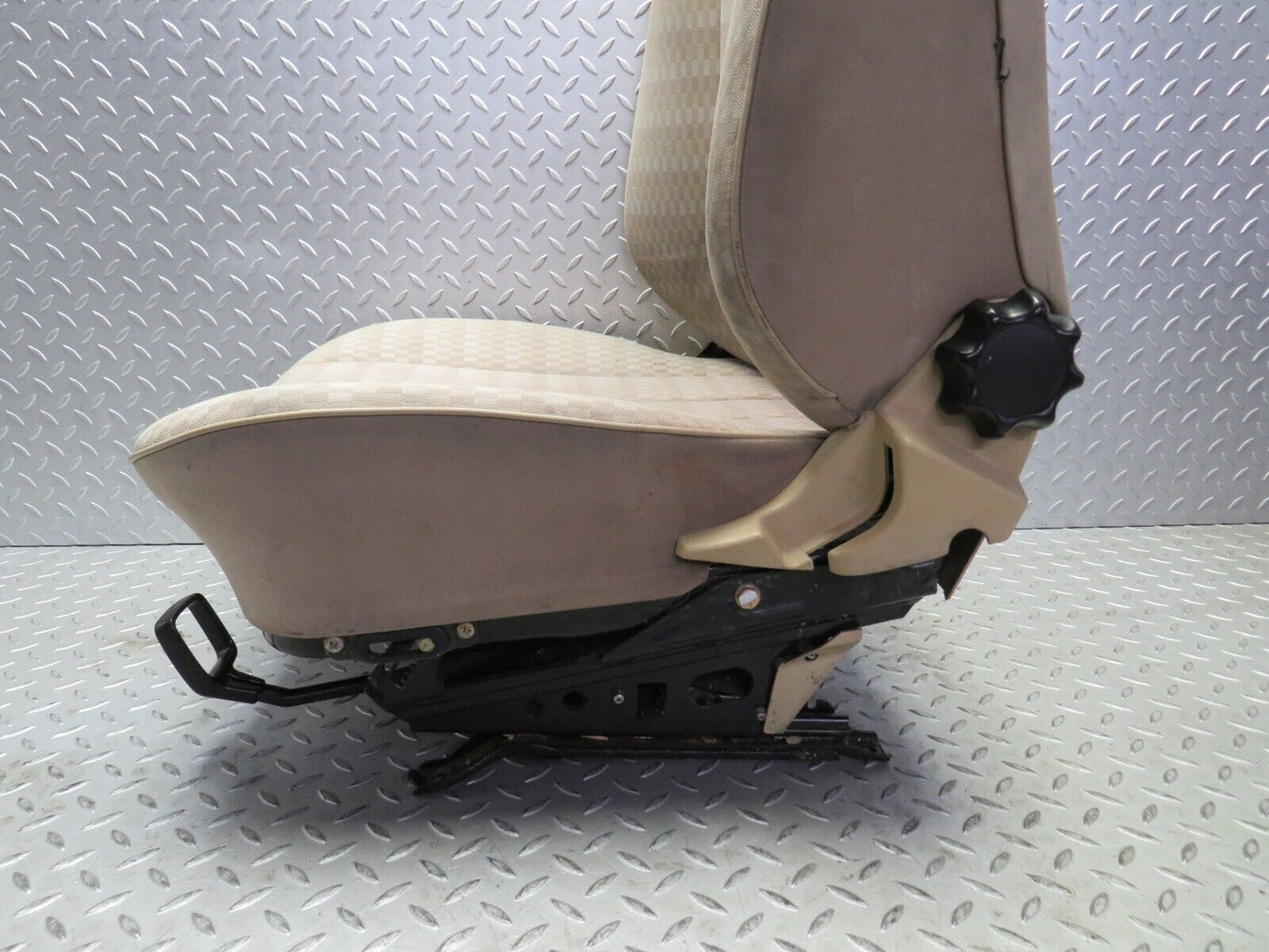38879 Mercedes-Benz W201 190E Front Right Seat Beige