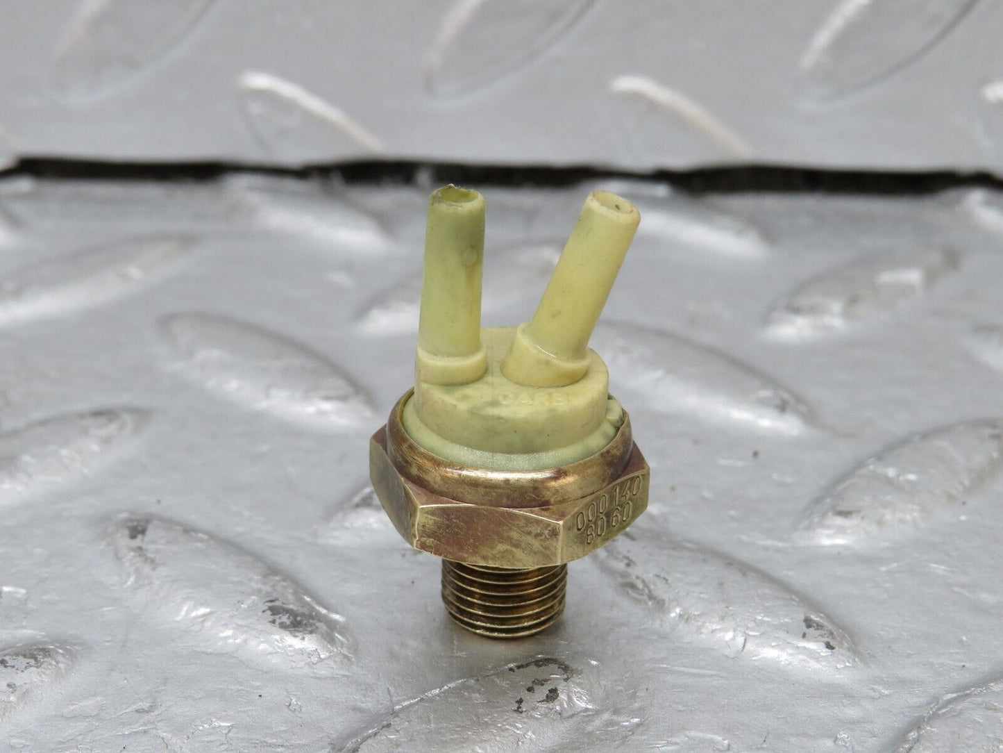 34514 Mercedes-Benz C126 380SEC Coupe EGR Vacuum Thermo Valve 0001408060