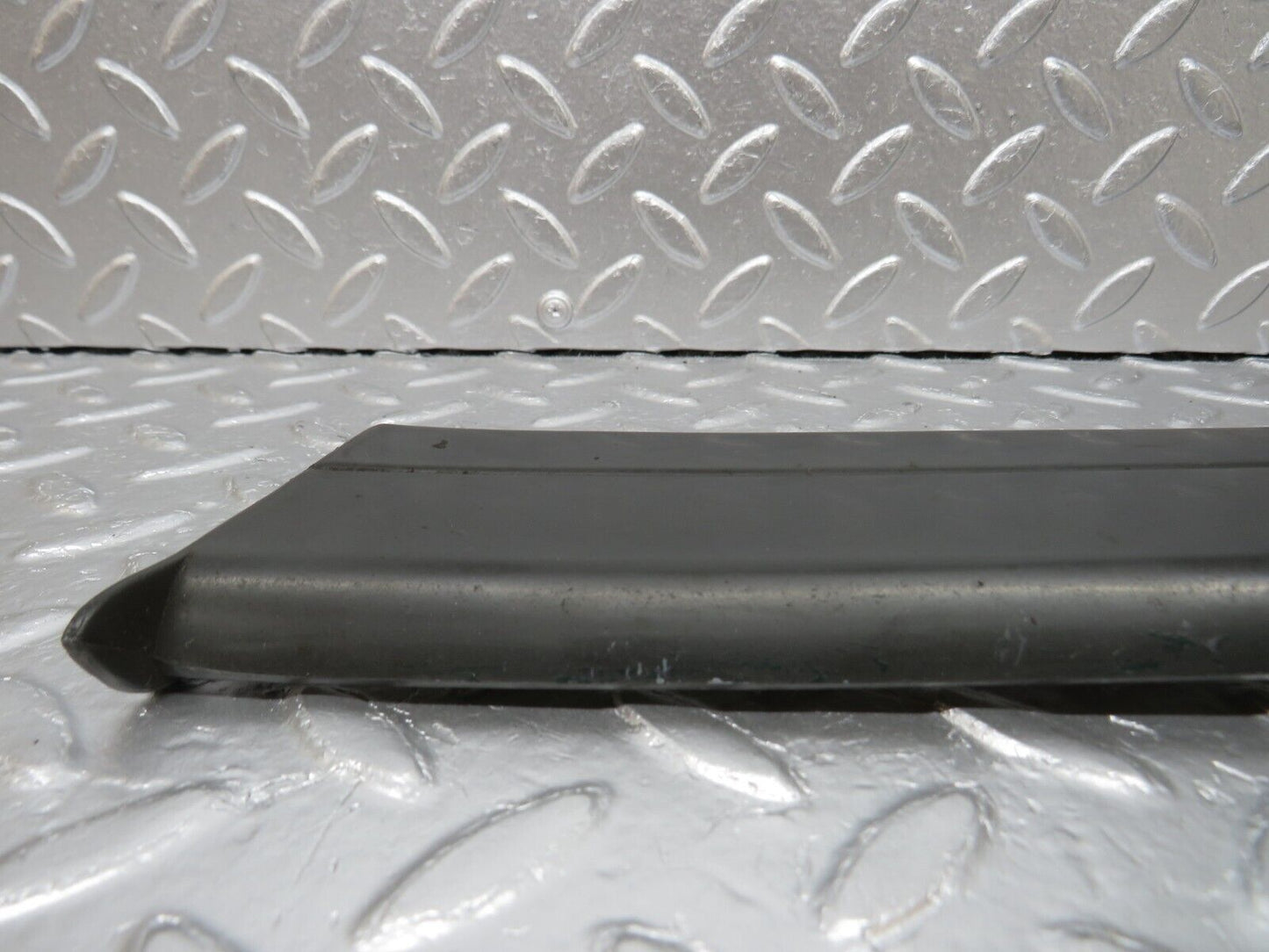 33994 Mercedes-Benz W124 260E Front Right Fender Wing Lower Moulding Trim