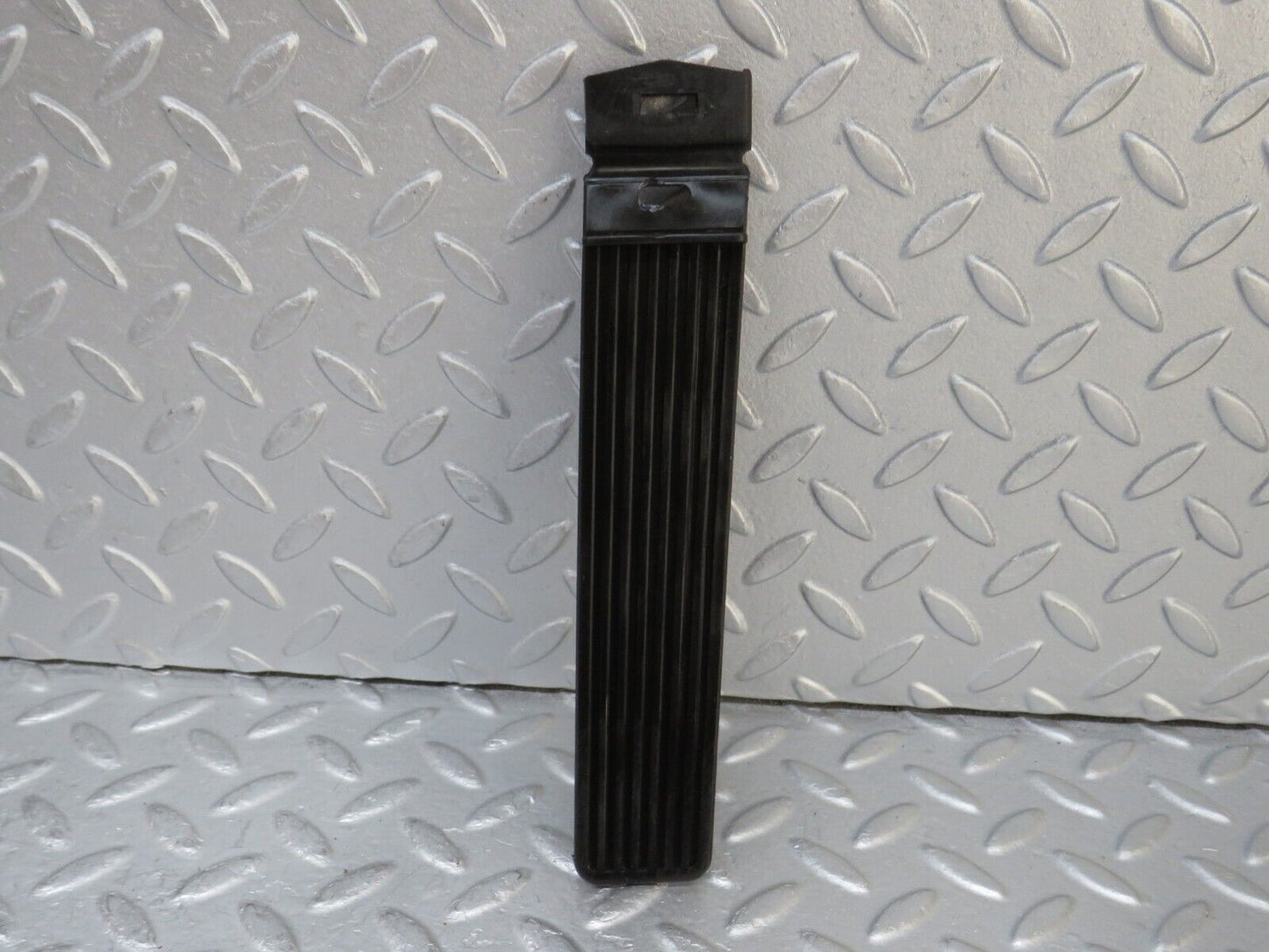 37046 Mercedes-Benz C126 420SEC Coupe Accelerator Pedal No Rubber 1263000504 1265400750