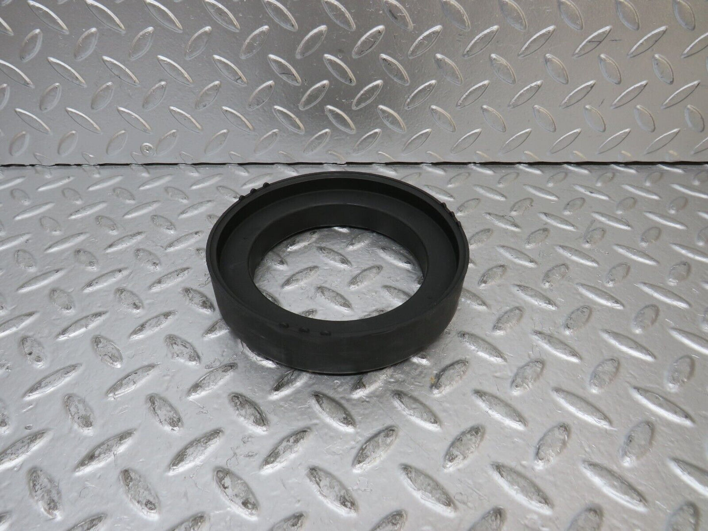 27087 Mercedes-Benz W123 280E Coil Spring Rubber Mounting New