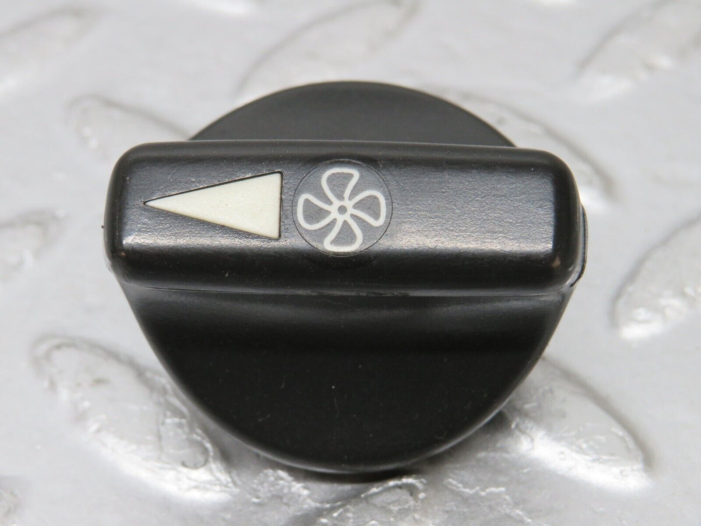 32721 Mercedes-Benz S124 300TE Wagon Heater Control Knob