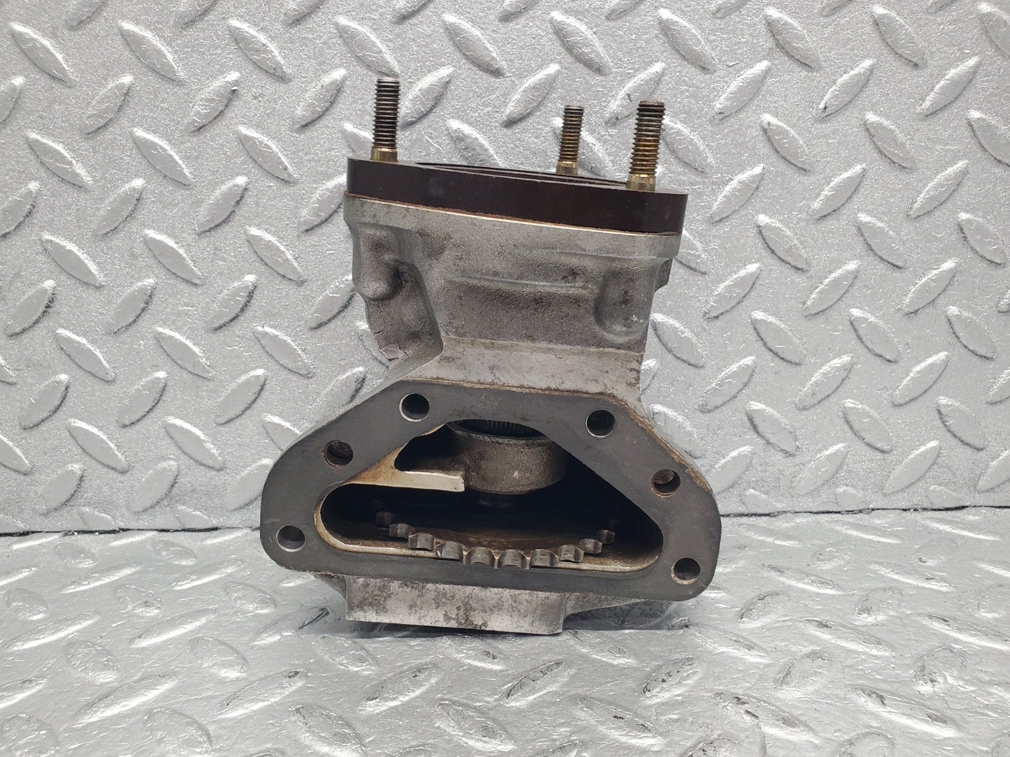 W112 injection pump drive housing used OEM