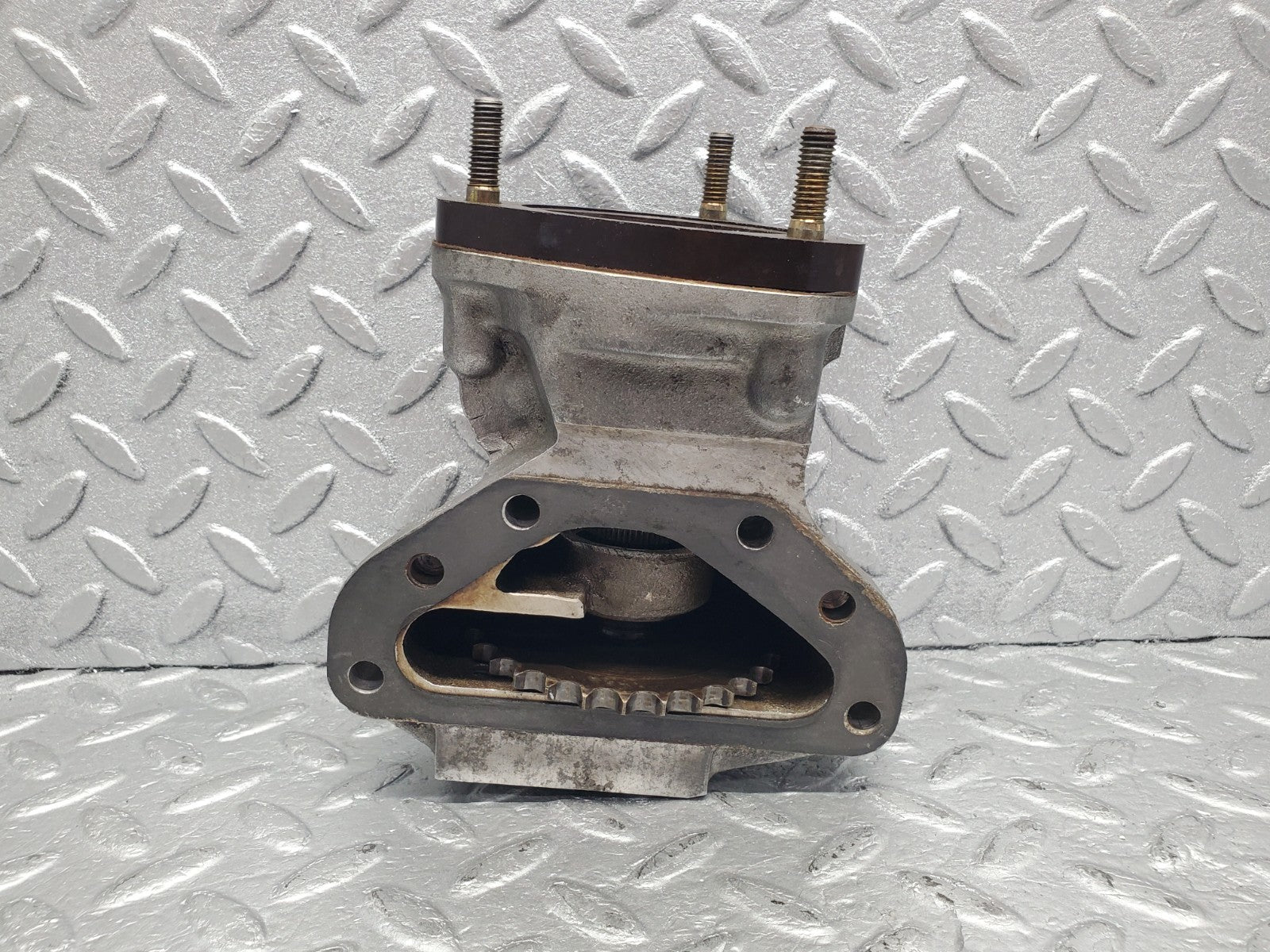 W112 injection pump drive housing used OEM