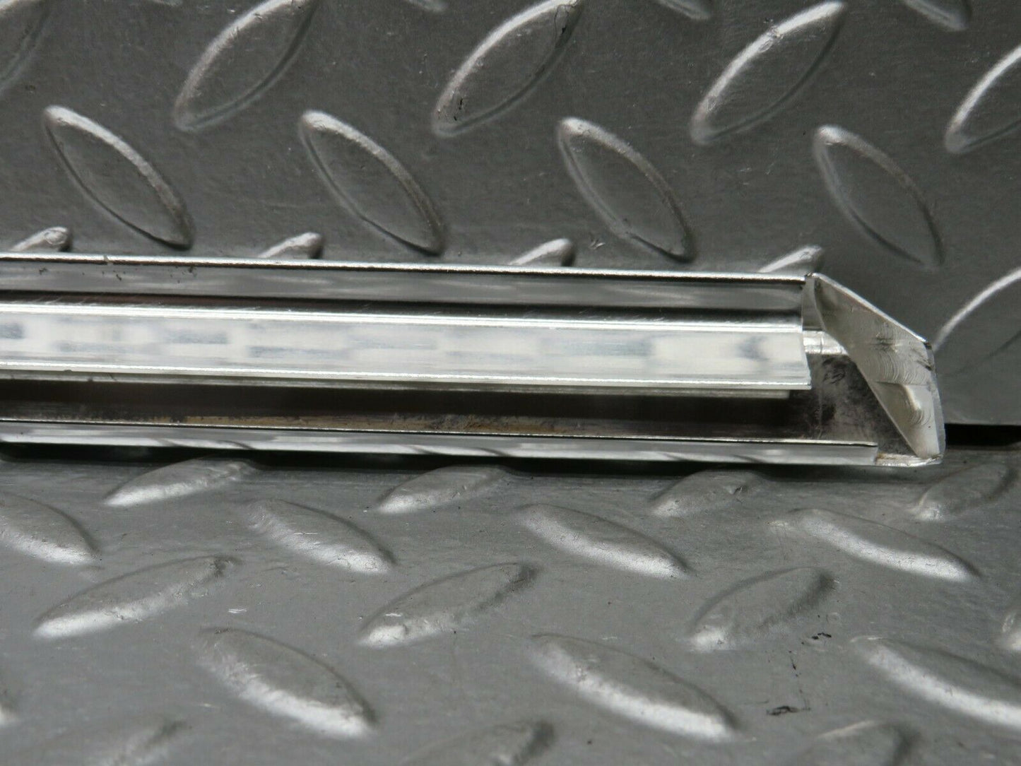 22738 Mercedes-Benz C107 450SLC Coupe Left Door Chrome Trim