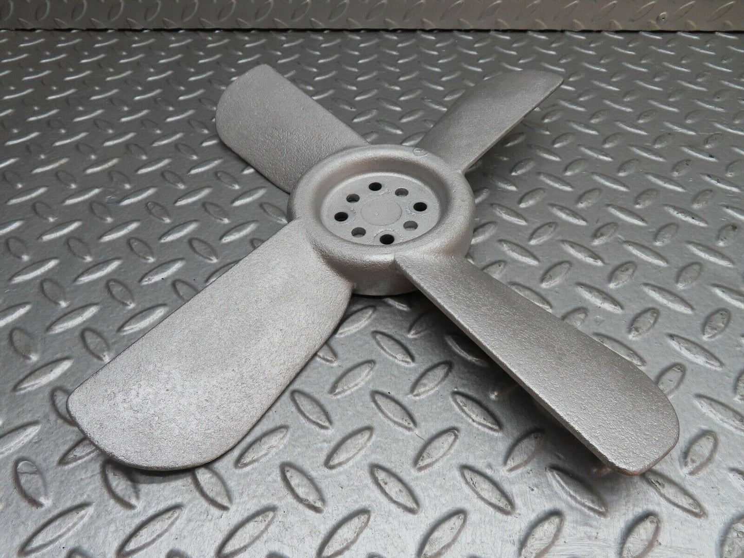 18562 Mercedes-Benz W136 170V Engine Cooling Fan 1812050806