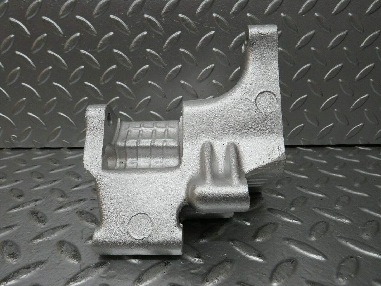 23887 Mercedes-Benz C107 450SLC Coupe Alternator Generator Bracket 1161551135
