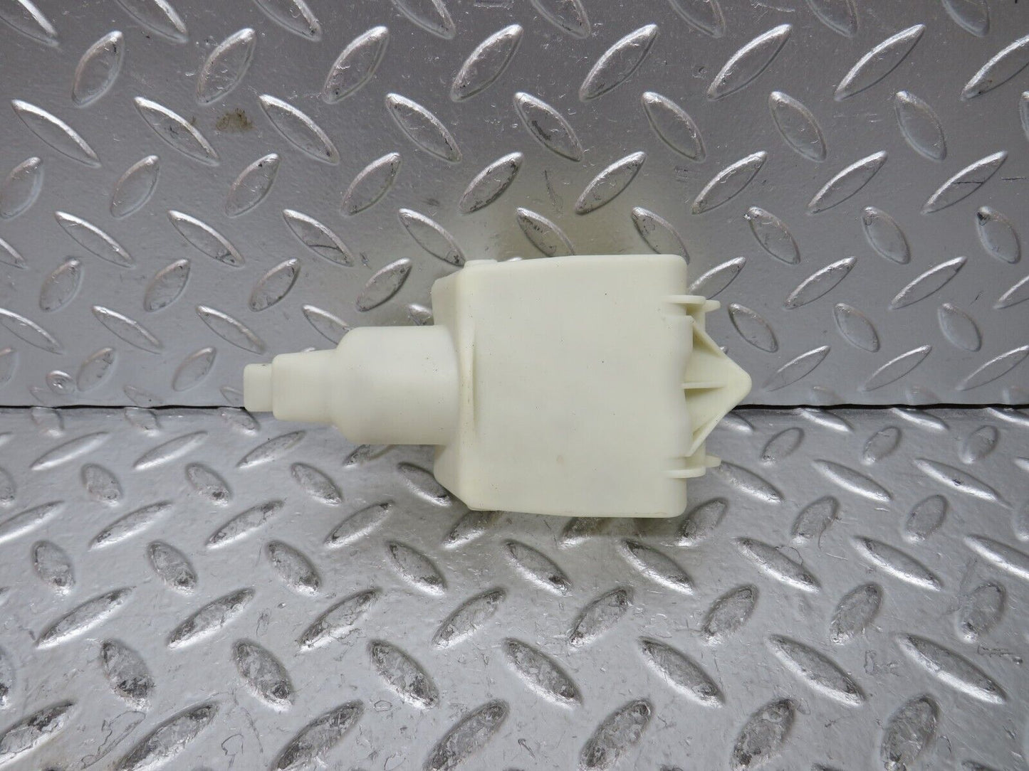 27499 Mercedes-Benz S124 300TE Rear Door Lock Vacuum Actuator Cover 1248050590