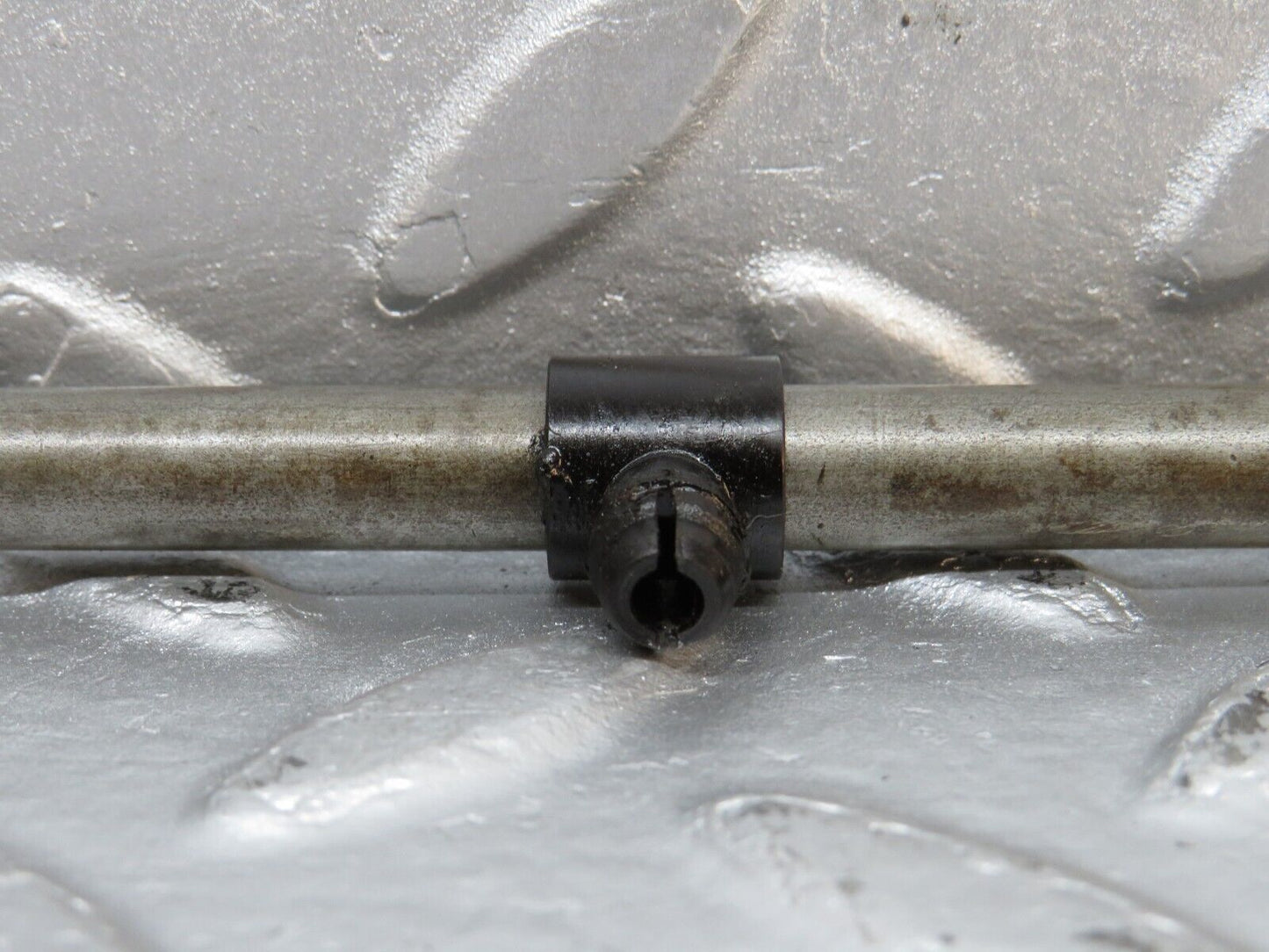 39933 Mercedes-Benz R107 350SL Camshaft Oil Tube