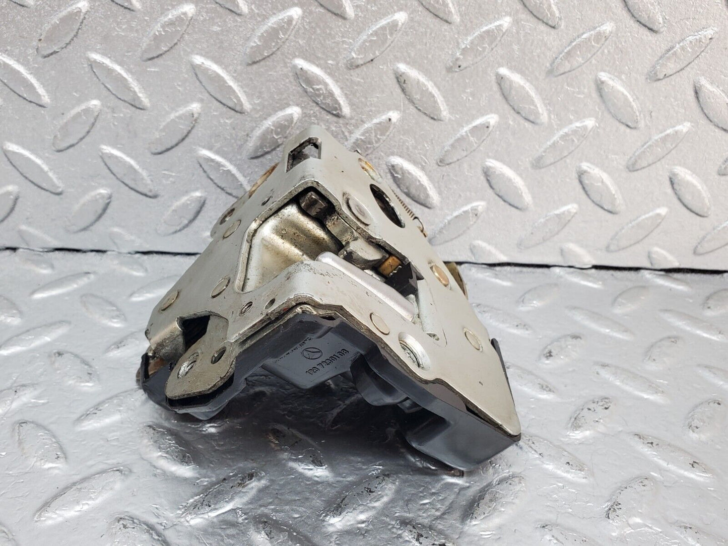 44431 Mercedes-Benz W123 280E Front Left Door Lock Mechanism 1237230108