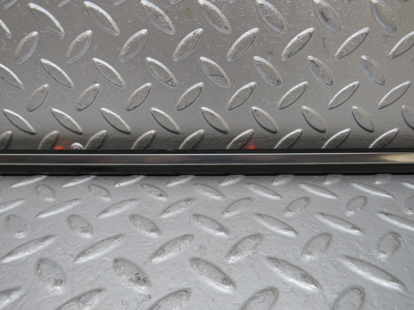 27894 Mercedes-Benz W123 280E Front Right Door Centre Moulding Trim