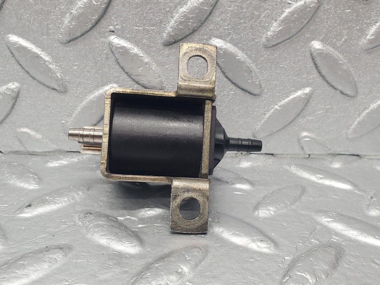 46213 Mercedes-Benz W124 280E Vacuum Control Valve 0015408697