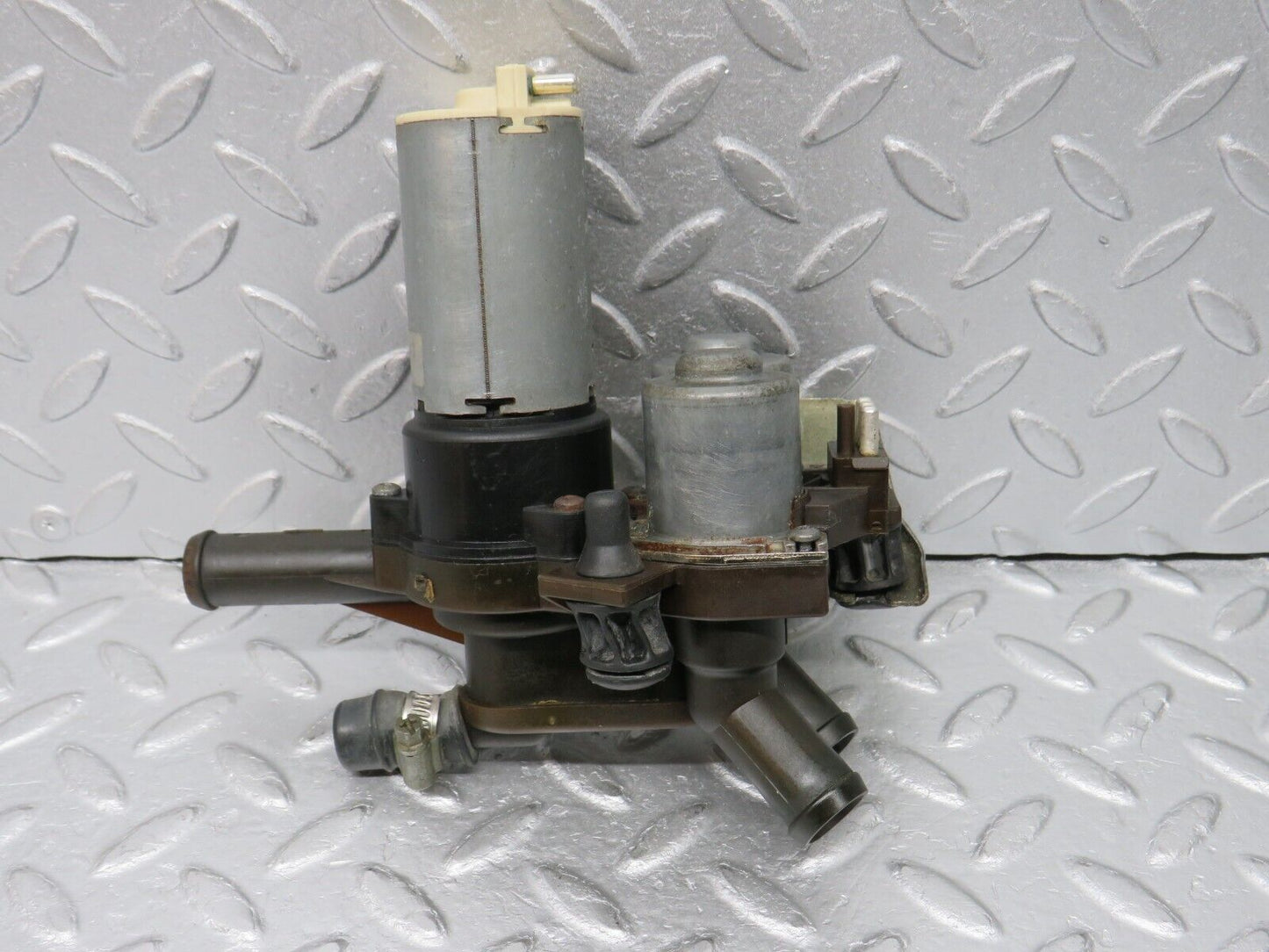 38033 Mercedes-Benz A124 320E Cabriolet Water Pump 0018303784 1147412081