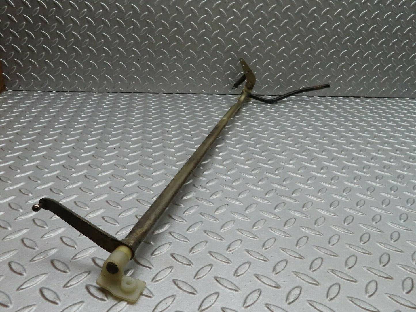 4914 Mercedes-Benz W114 280CE Coupe Accelerator Pedal Linkage